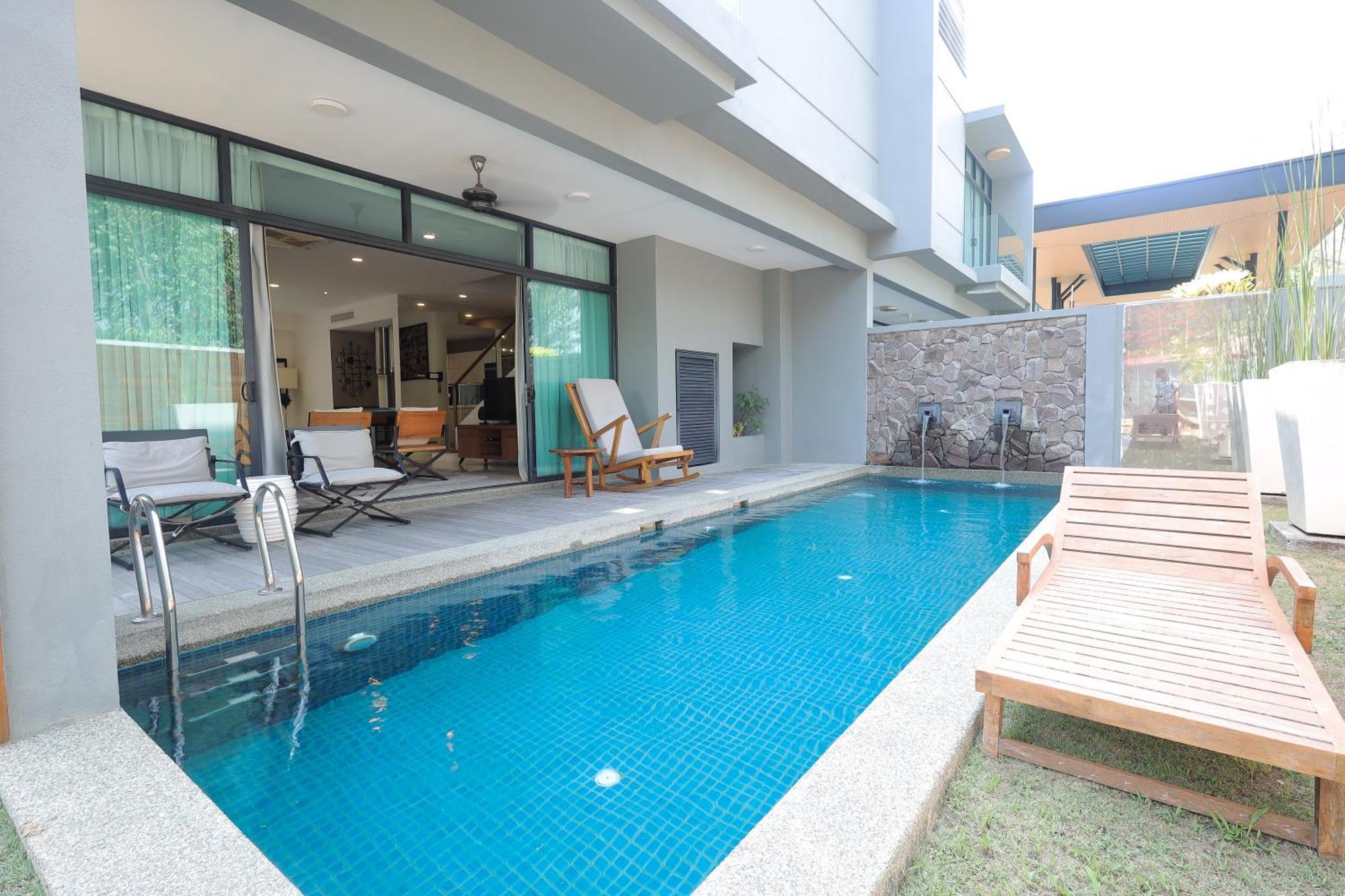The Riyaz Lavanya Langkawi 珍南海滩 外观 照片 A pool at a private house