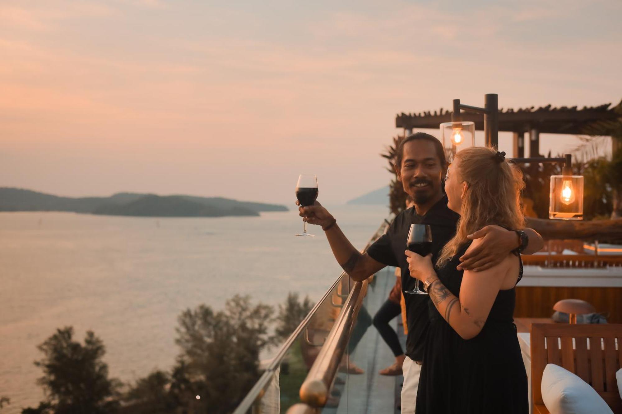 The Riyaz Lavanya Langkawi 珍南海滩 外观 照片 Sunset at the hotel