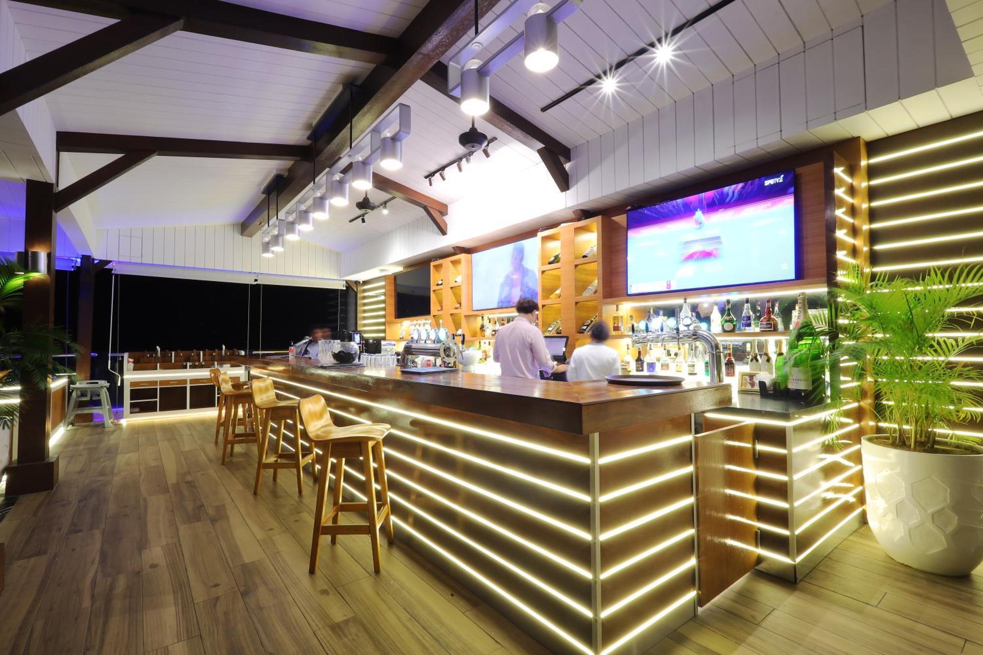 The Riyaz Lavanya Langkawi 珍南海滩 外观 照片 The bar at the Sky Bar