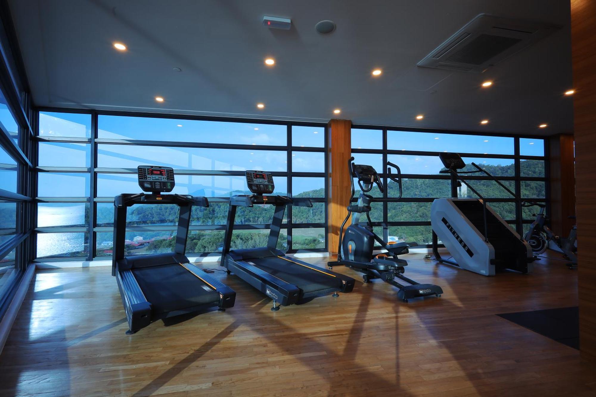 The Riyaz Lavanya Langkawi 珍南海滩 外观 照片 The gym at the hotel