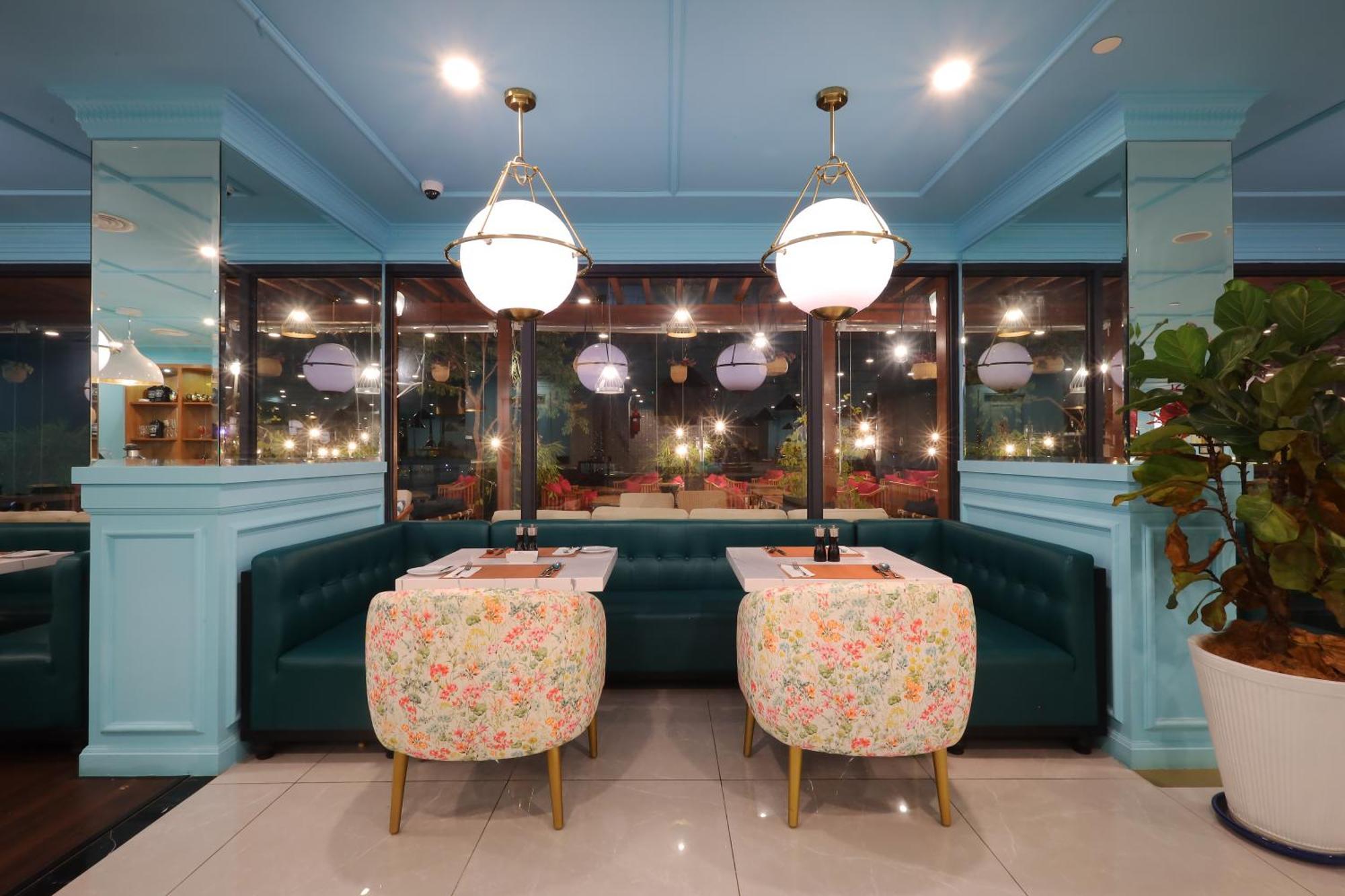 The Riyaz Lavanya Langkawi 珍南海滩 外观 照片 Interior of a restaurant in the hotel
