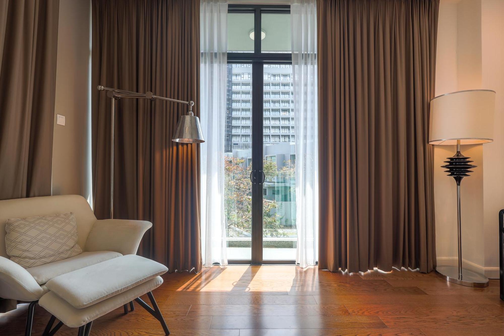 The Riyaz Lavanya Langkawi 珍南海滩 外观 照片 Curtains in a living room