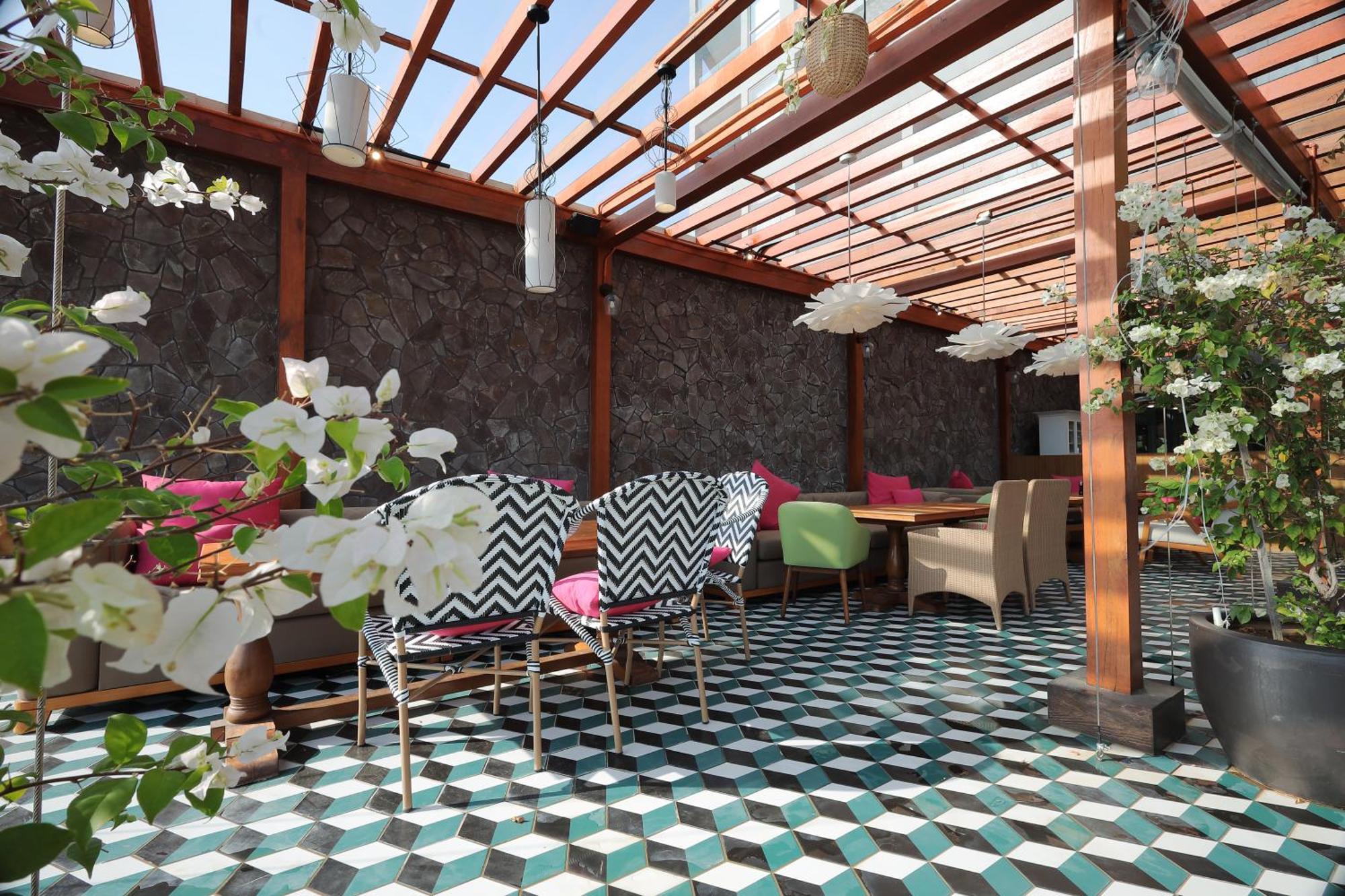 The Riyaz Lavanya Langkawi 珍南海滩 外观 照片 Rooftop bar