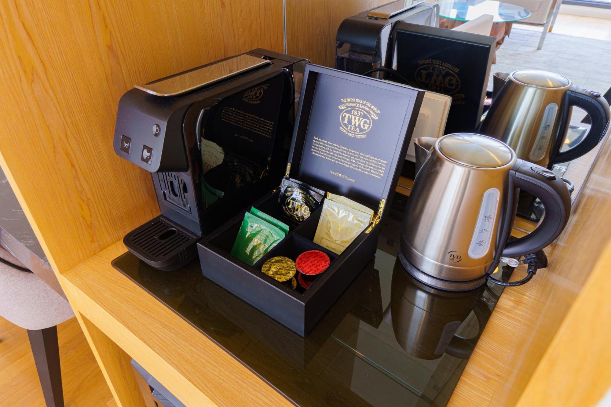 The Riyaz Lavanya Langkawi 珍南海滩 外观 照片 A Nespresso coffee machine in a hotel room