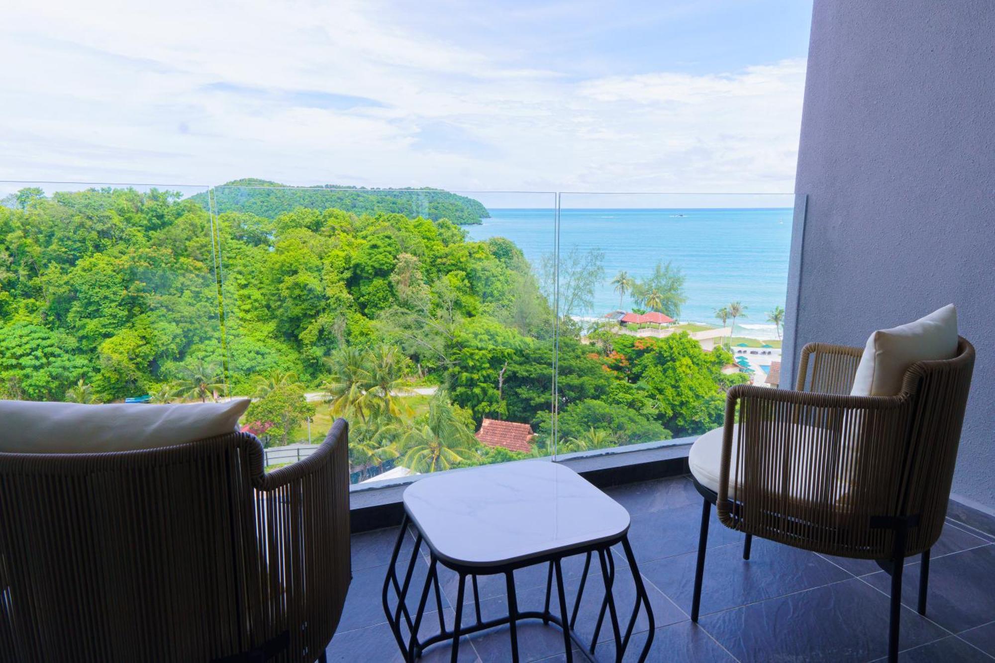 The Riyaz Lavanya Langkawi 珍南海滩 外观 照片 View from the balcony of a hotel room